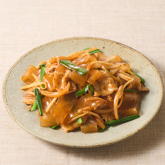 加入喜愛肉類和蔬菜 韓式辣醬寬粉