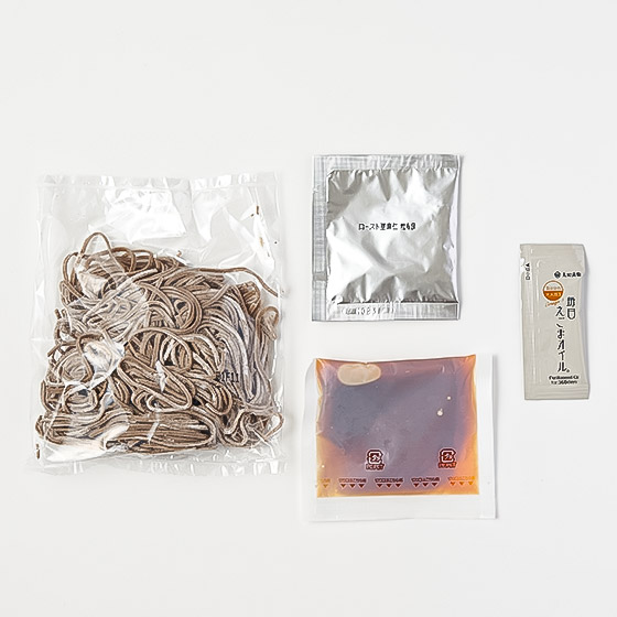 加入紫蘇油 麻油韓式拌蕎麥麵