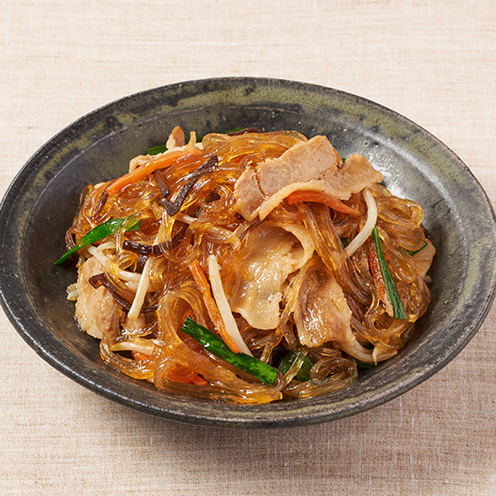 加入芽菜和韭菜！韓式豬肉雜菜炒粉絲