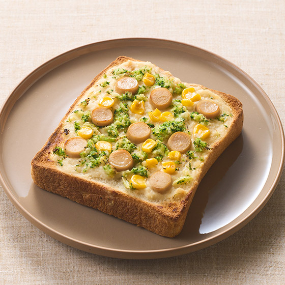 配菜吐司（香腸蔬菜白醬）