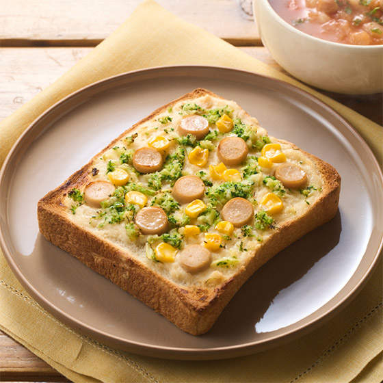 配菜吐司（香腸蔬菜白醬）