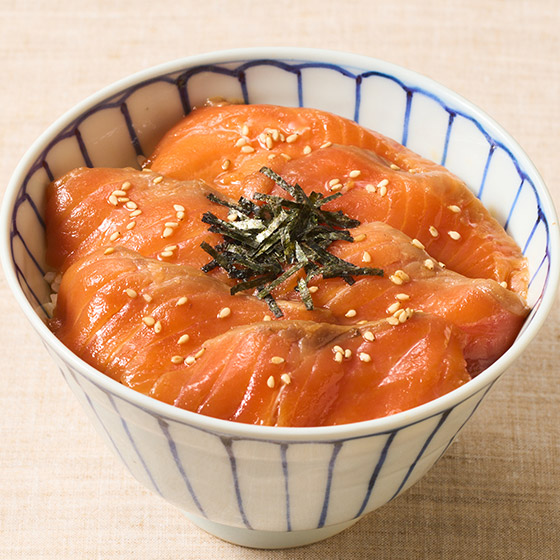 醃漬生魚片鮭魚丼(附芝麻・海苔)