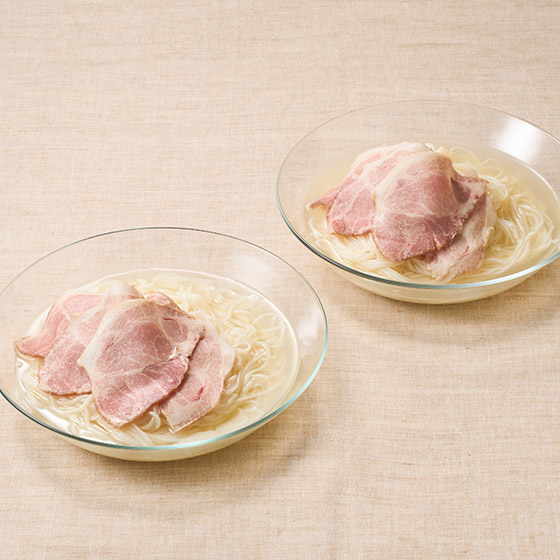 加入麵條！附烤豬肉 冷製清湯