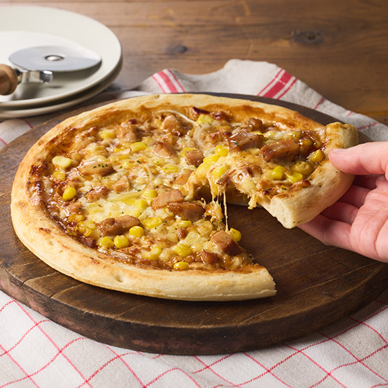 脆脆嫩嫩！拿坡里風照燒雞肉薄餅