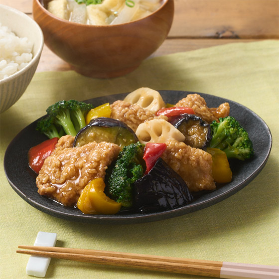 黑醋炸雞塊配彩色蔬菜