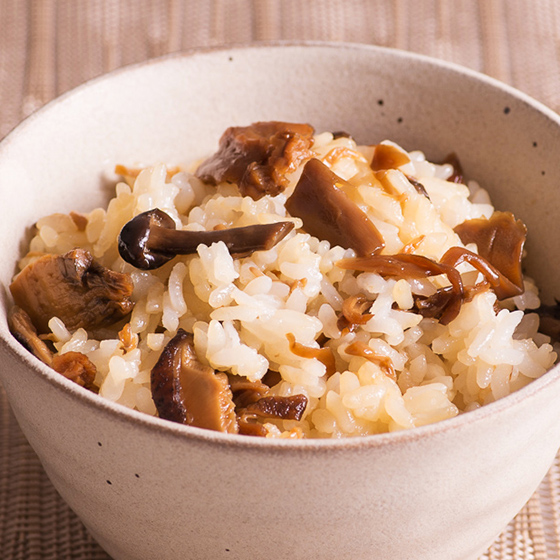 品嚐秋季味道 鮮香醬油菇菌炊飯材料包