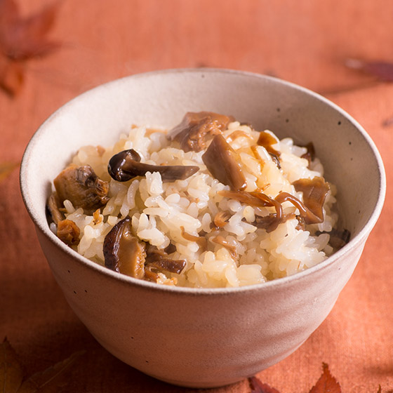 品嚐秋季味道 鮮香醬油菇菌炊飯材料包