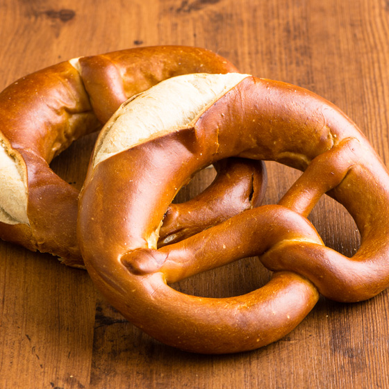 正宗德國風味！椒鹽卷餅 （2個） 賞味期限16/4