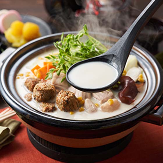 配上蛋黃夠濃厚 日式豚骨鍋湯底