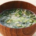 即沖日本黏口蔬菜的味噌湯