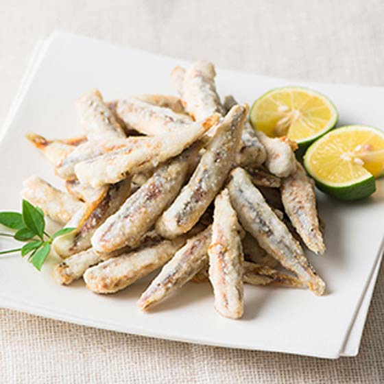 新鮮捕獲鮮味濃郁 炸沙甸魚仔