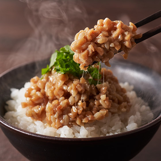 使用契約栽培大豆 米麴漬納豆