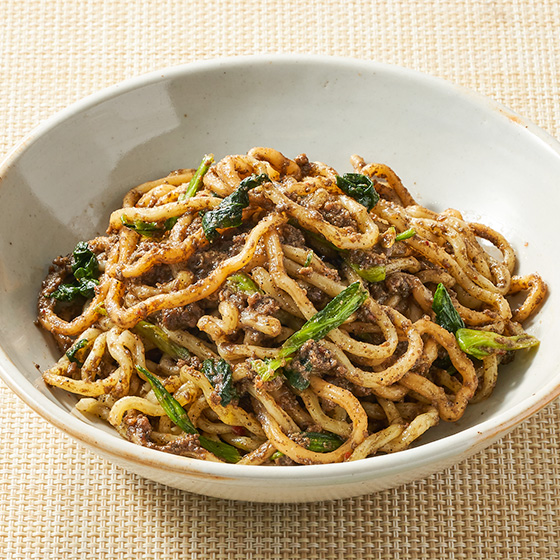 濃郁芝麻風味！黑芝麻擔擔麵