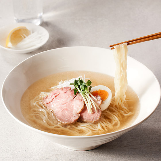 龜麺謹製 以魚露作為隱藏調味！鮮美鹽味拉麵